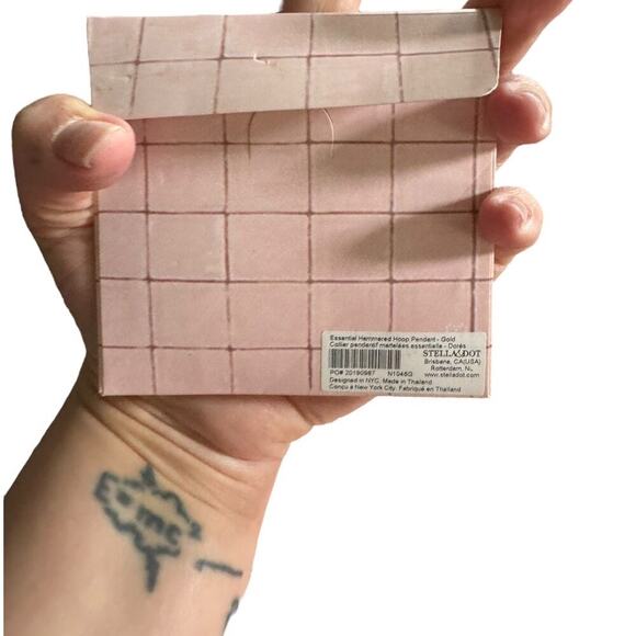 Stella & Dot Essential Hammered Hoop Pendant Gold Necklace Classic Statement OS - Picture 4 of 10